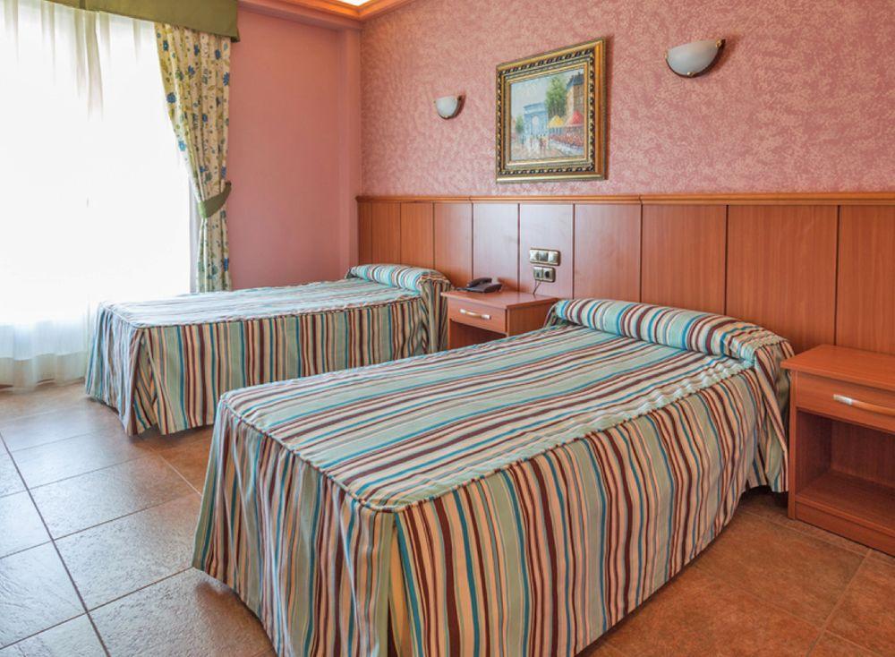 Hotel Real De Castilla Tordesillas Exterior photo