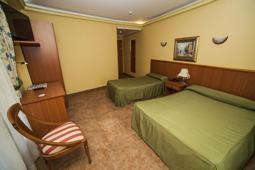 Hotel Real De Castilla Tordesillas Room photo