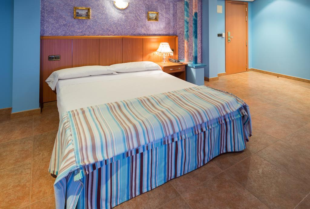 Hotel Real De Castilla Tordesillas Room photo