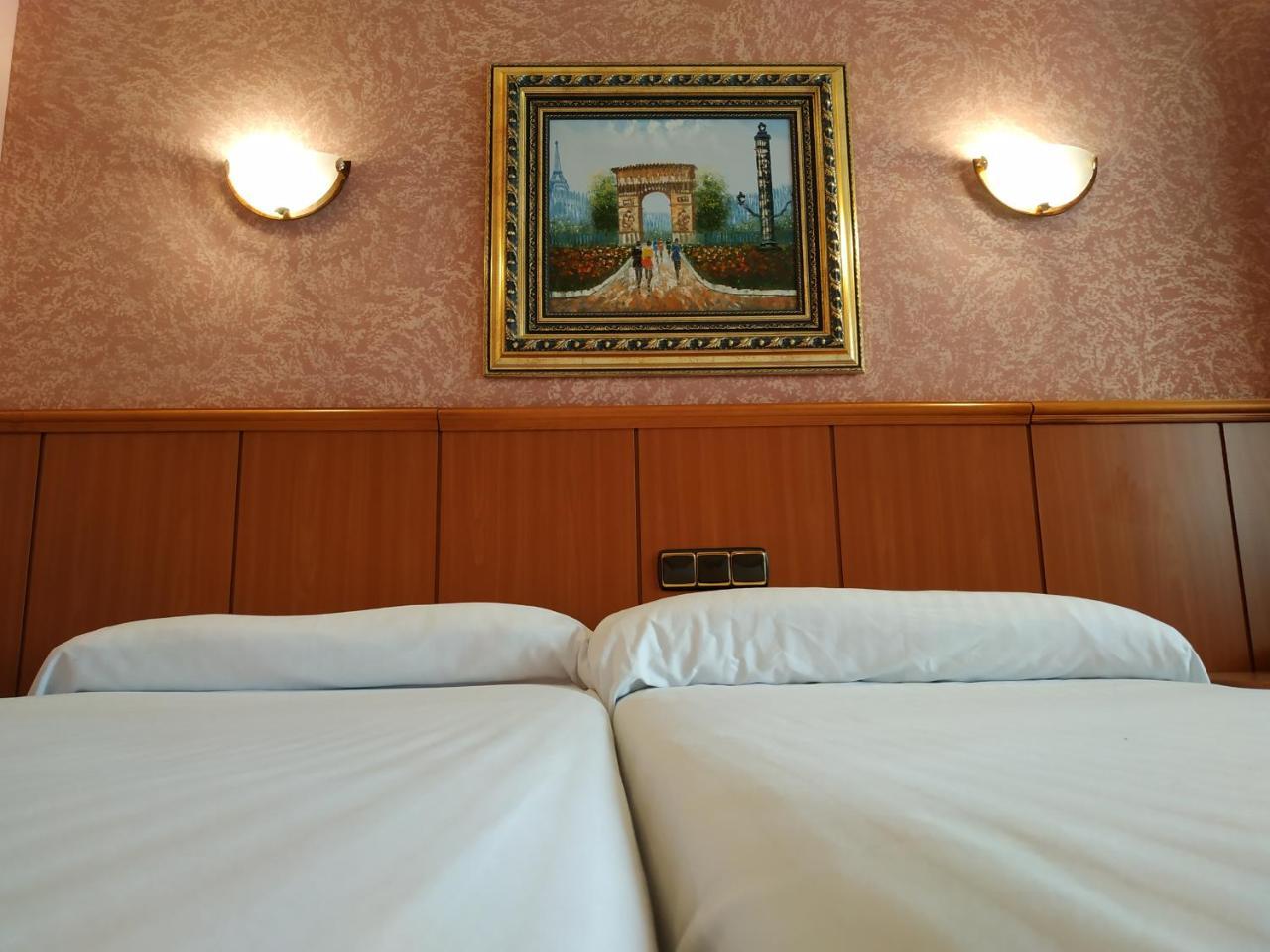 Hotel Real De Castilla Tordesillas Exterior photo